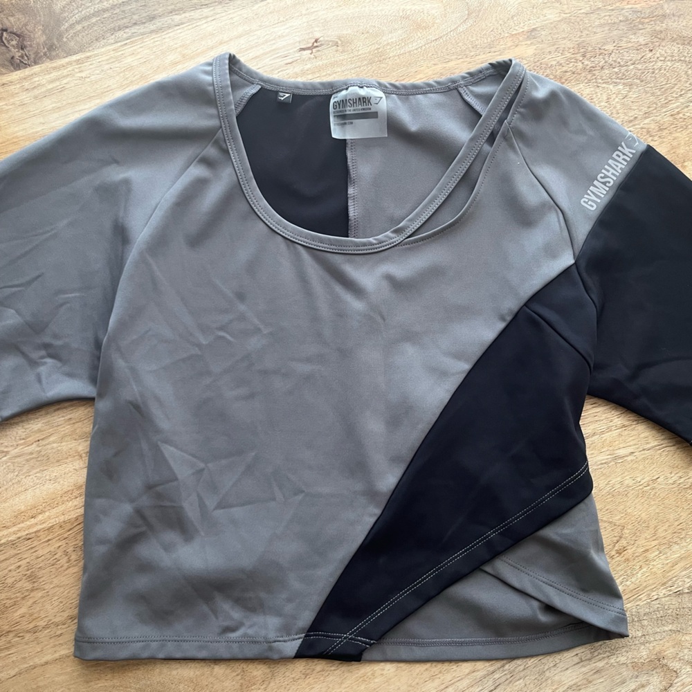Gymshark Women's Gray and Black Top size large
